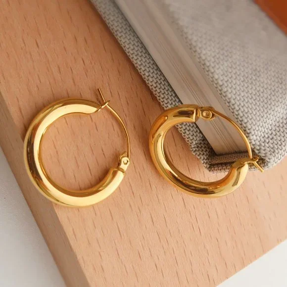 NEW 18K Gold Plated Round Tube Hoop Earrings